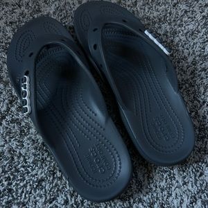 Black crocs flip flops